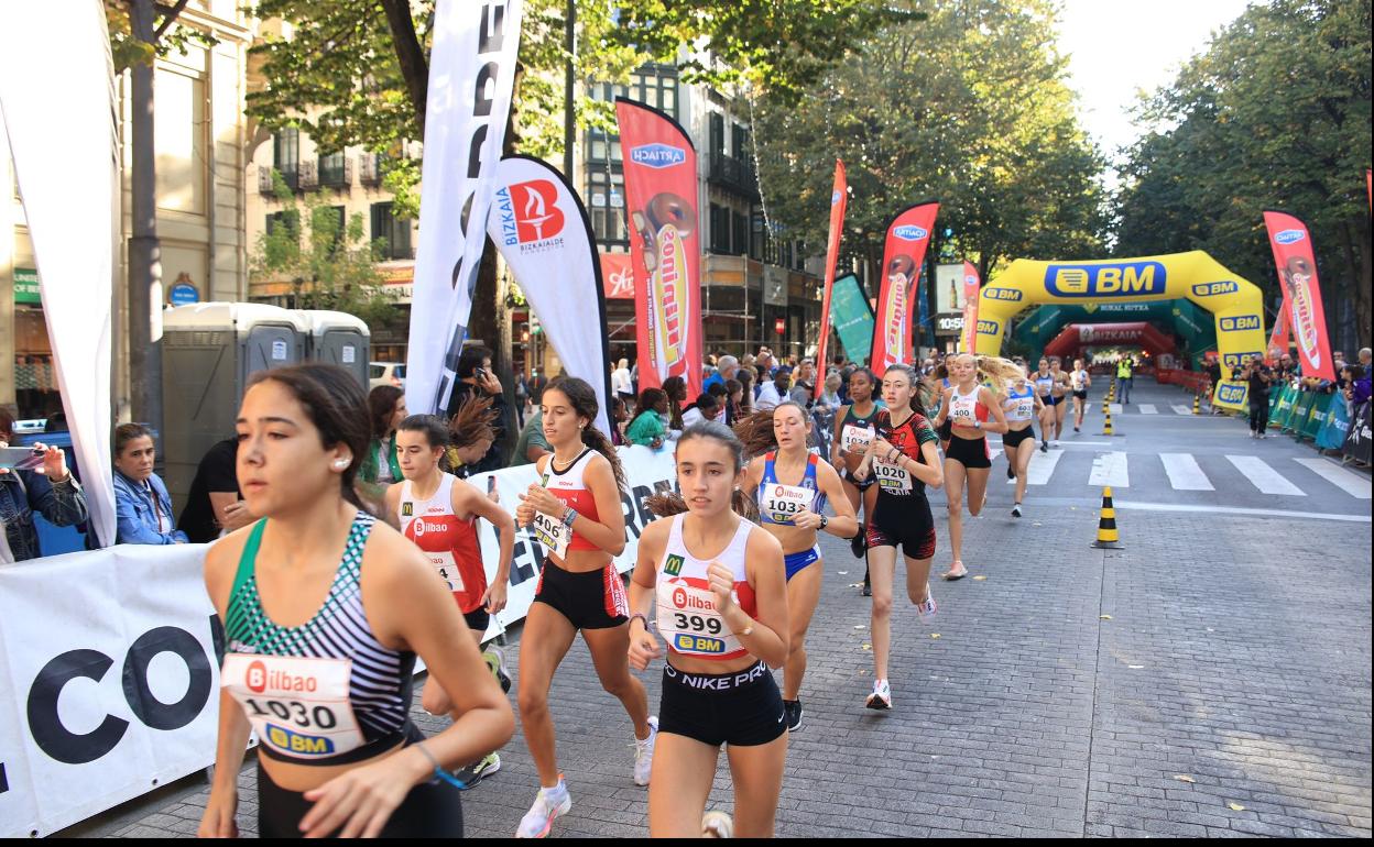 Varias atletas esta mañana durante una de las prueba. 
