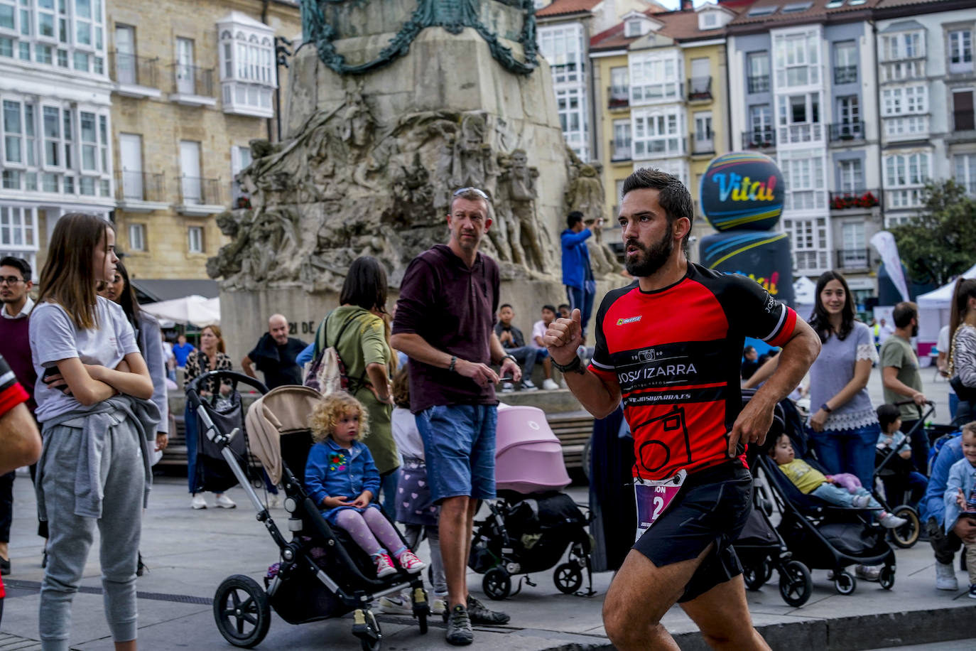 Fotos: La Carrera de Empresas llena de atletismo la &#039;almendra&#039;