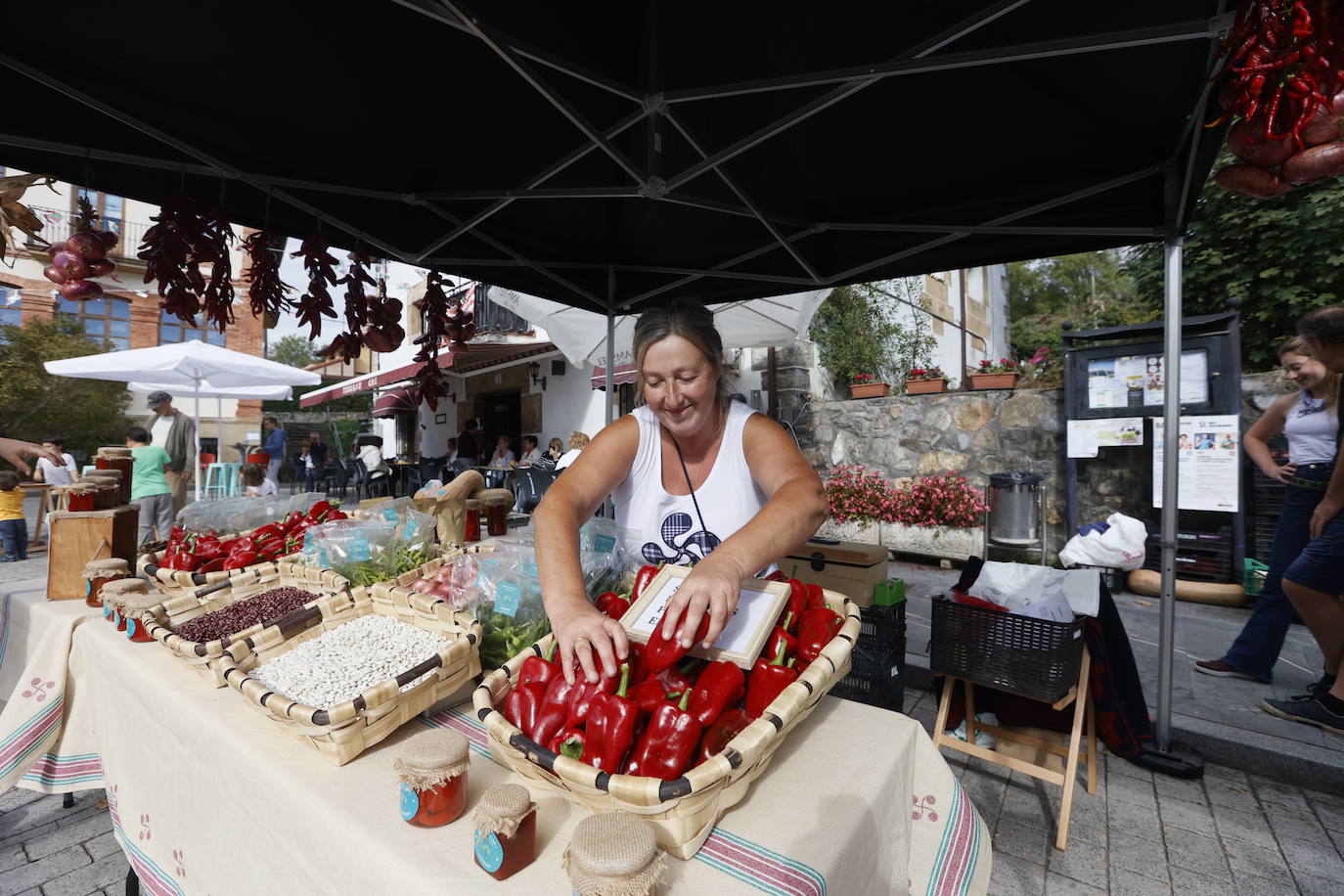 Fotos: La feria de Arcentales del Día de la Mujer Rural, en imágenes