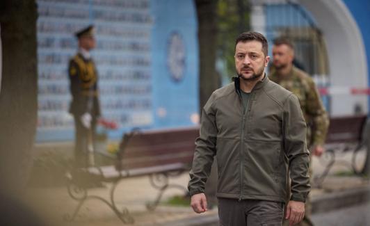 Zelenski en una visita reciente al Muro de la Memoria de los Defensores Caídos de Ucrania. 