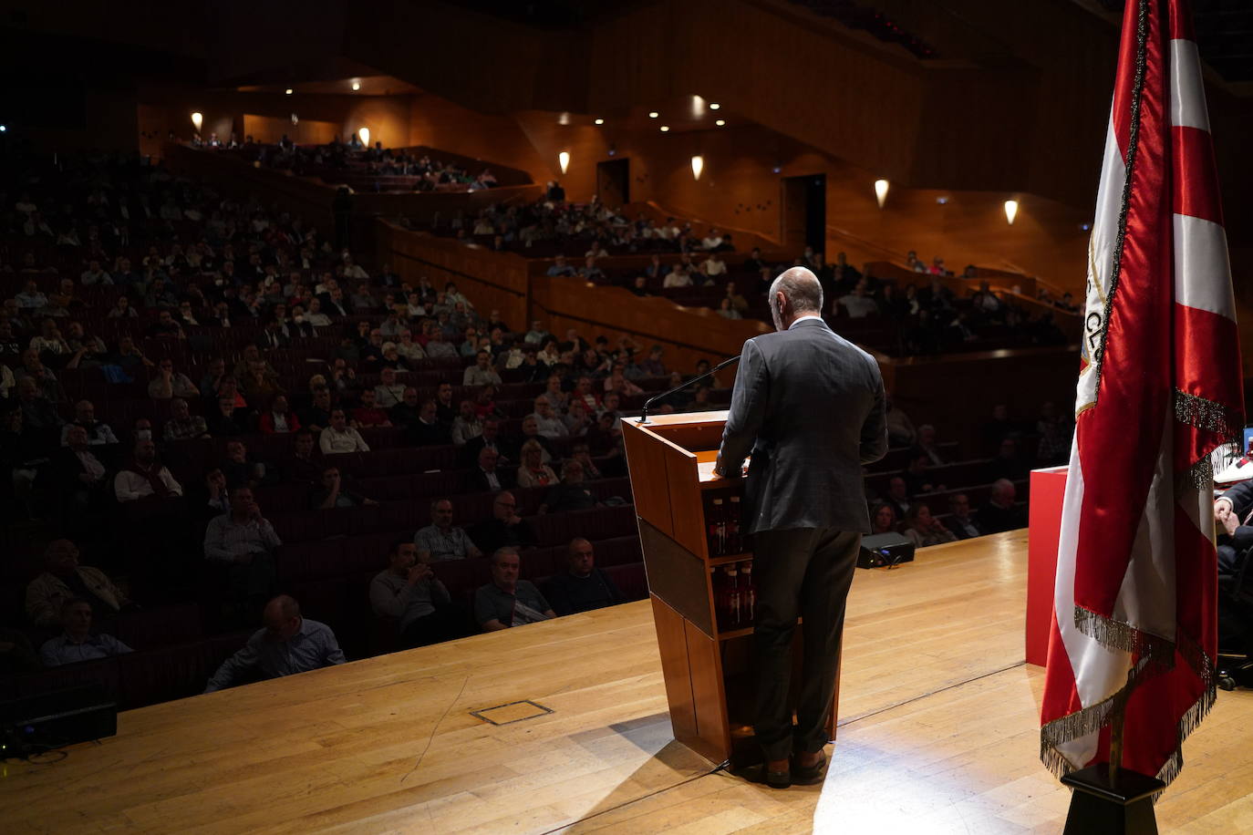 Aitor Elizegi durante la última asamblea.