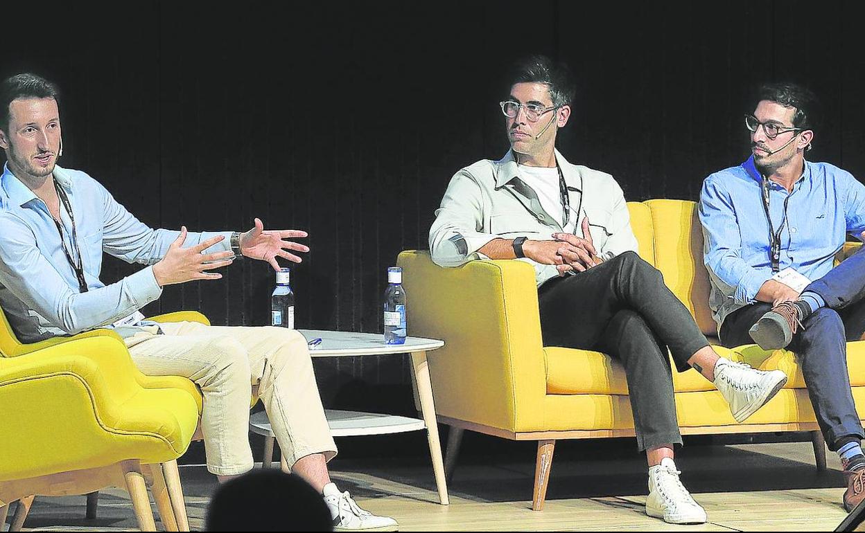 Mesa redonda con Eduardo Valdés, Carlos Ruisánchez y Javier Guerrero.