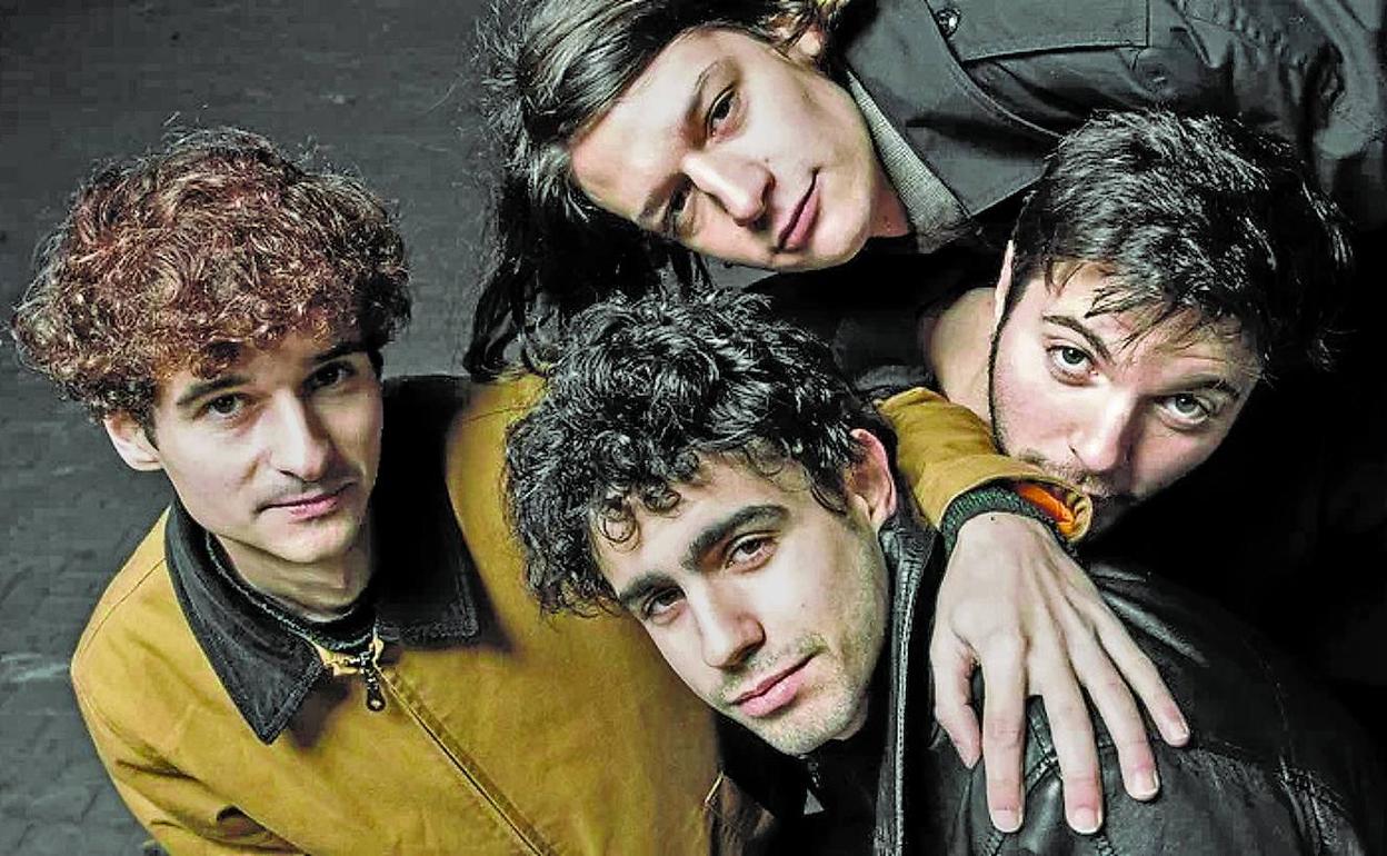 Juan Pedrayes (batería), Diego Ibáñez (voz), Mario del Valle (guitarra) y Martín Vallhonrat (bajo) tocarán esta noche en la Jimmy Jazz. 