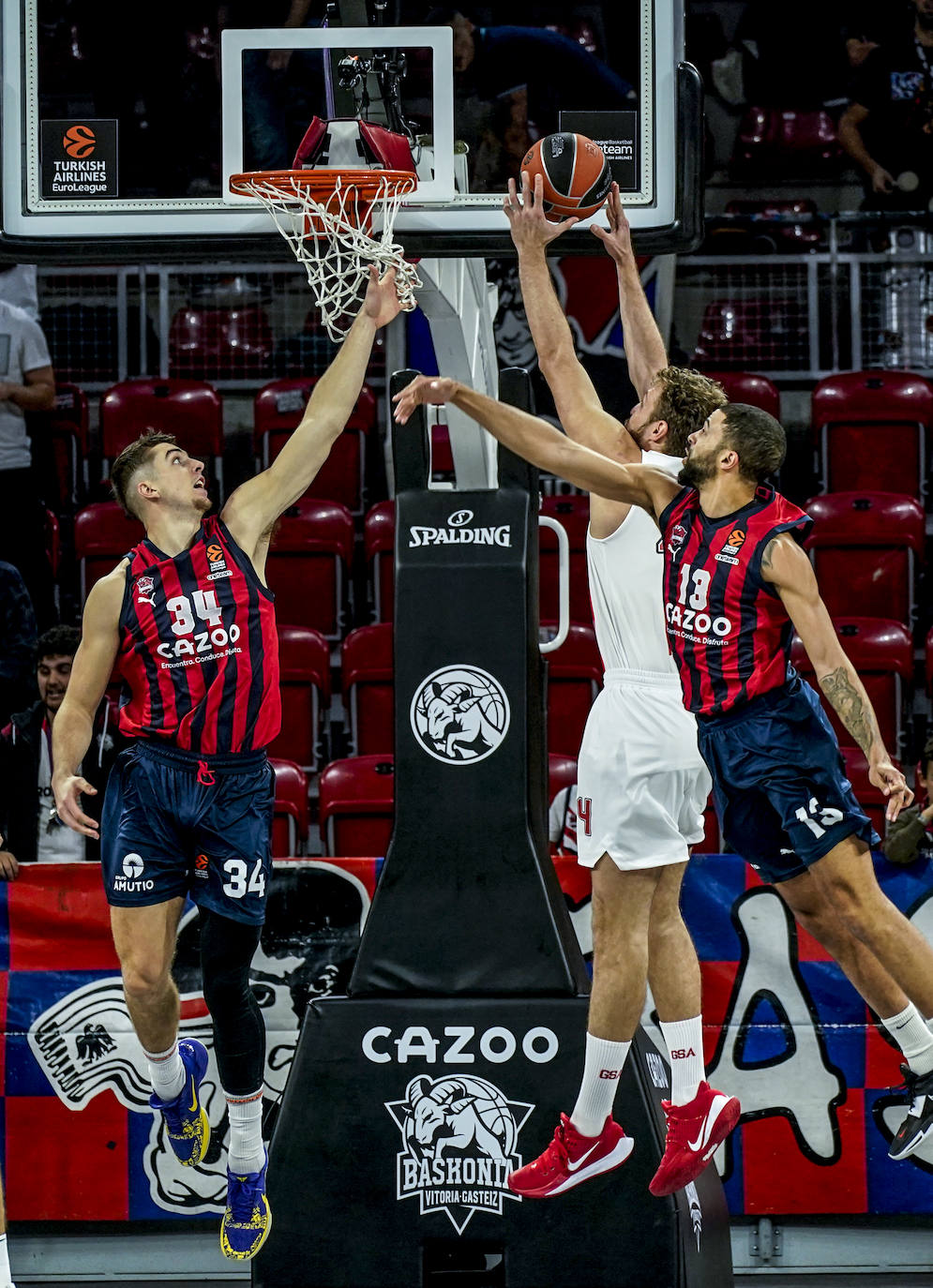 Fotos: Las fotos del Baskonia - Olympiacos