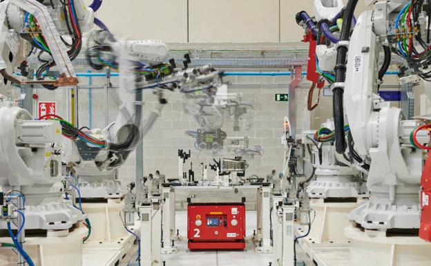 Robots que se instalarán en planta de Gestamp en Vitoria 