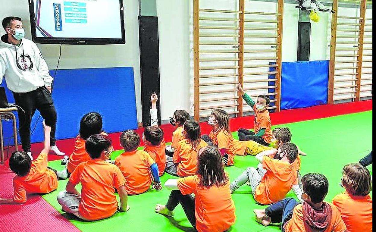 Casi un centenar de escolares participó el año pasado en los talleres