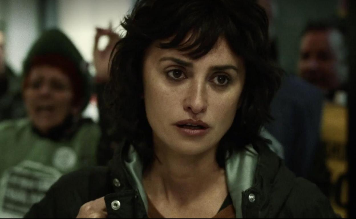 Penelope Cruz, 'En los márgenes' filmaren irudi batean.