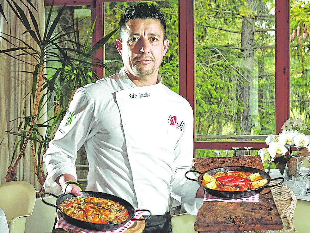 Rubén González en el comedor de La Peña Vitoriana.