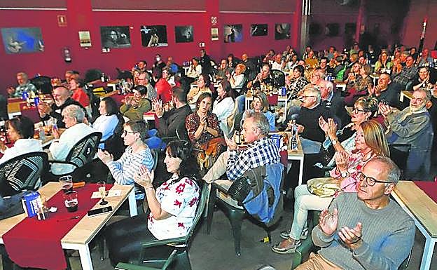 En la Fábrica hubo una gran entrada en el primer concierto. 