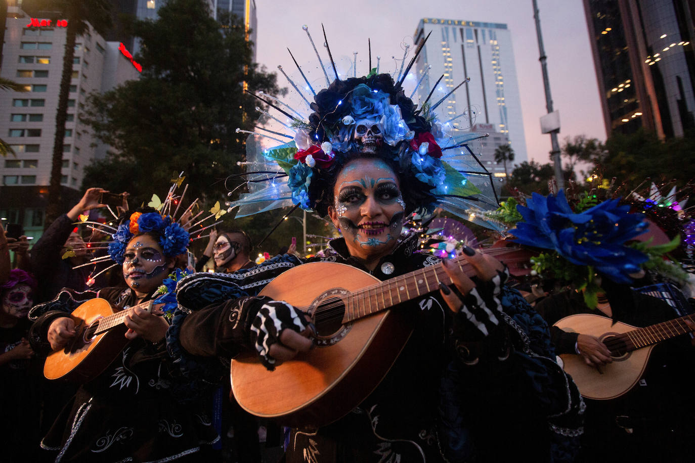 Fotos: Las catrinas toman la Ciudad de México como preámbulo al Día de Muertos