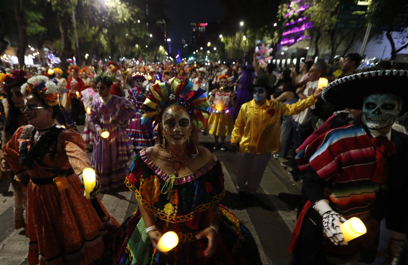 Fotos: Las catrinas toman la Ciudad de México como preámbulo al Día de Muertos