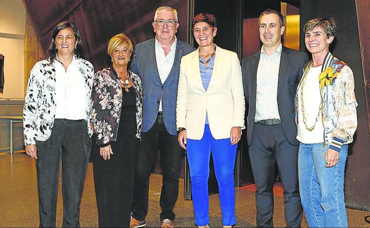 Begoña de Ibarra, Itziar Urtasun, Isidro Elezgarai, Leyre Madariaga, Xabier Arauzo y Arantza Madariaga. 