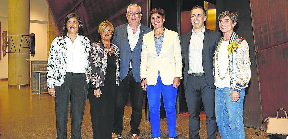 Begoña de Ibarra, Itziar Urtasun, Isidro Elezgarai, Leyre Madariaga, Xabier Arauzo y Arantza Madariaga.