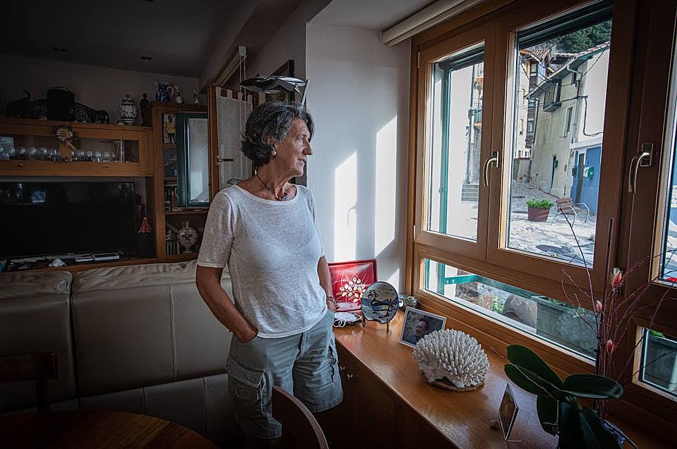 Amaia Salaberria, en su casa del puerto.