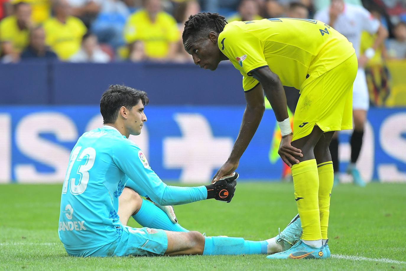 Nicolas Jackson, con Bono