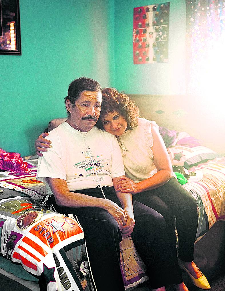 ‘The People Who Feed the United States’. José trabajaba junto con su hermana Sara en la industria cárnica hasta que contrajo el covid-19 y estuvo en el hospital durante cinco meses. «La potencia es la mirada perdida de alguien que no ve el futuro», indica Gutiérrez. 