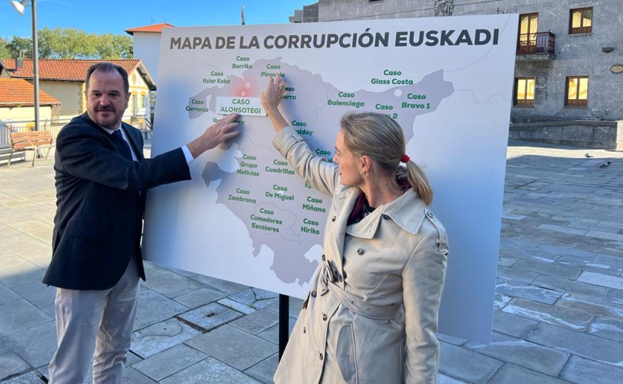 Carlos Iturgaiz y Raquel González presentan en Alonsotegi el «mapa de la corrupción de Euskadi». 