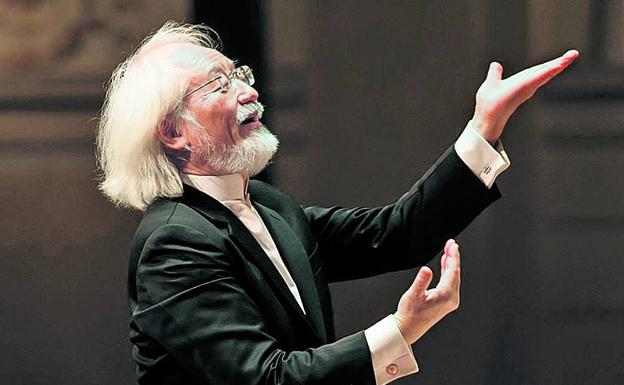 Masaaki Suzuki dirigirá los réquiems de Mozart y Takemitsu, así como la Sinfonía nº 44 de Haydn. 