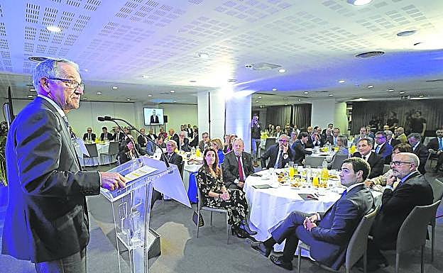 José Galíndez, durante su exposición en el foro empresarial celebrado ayer en el Hotel Domine, al que asistió un nutrido grupo de empresarios y representantes institucionales. 