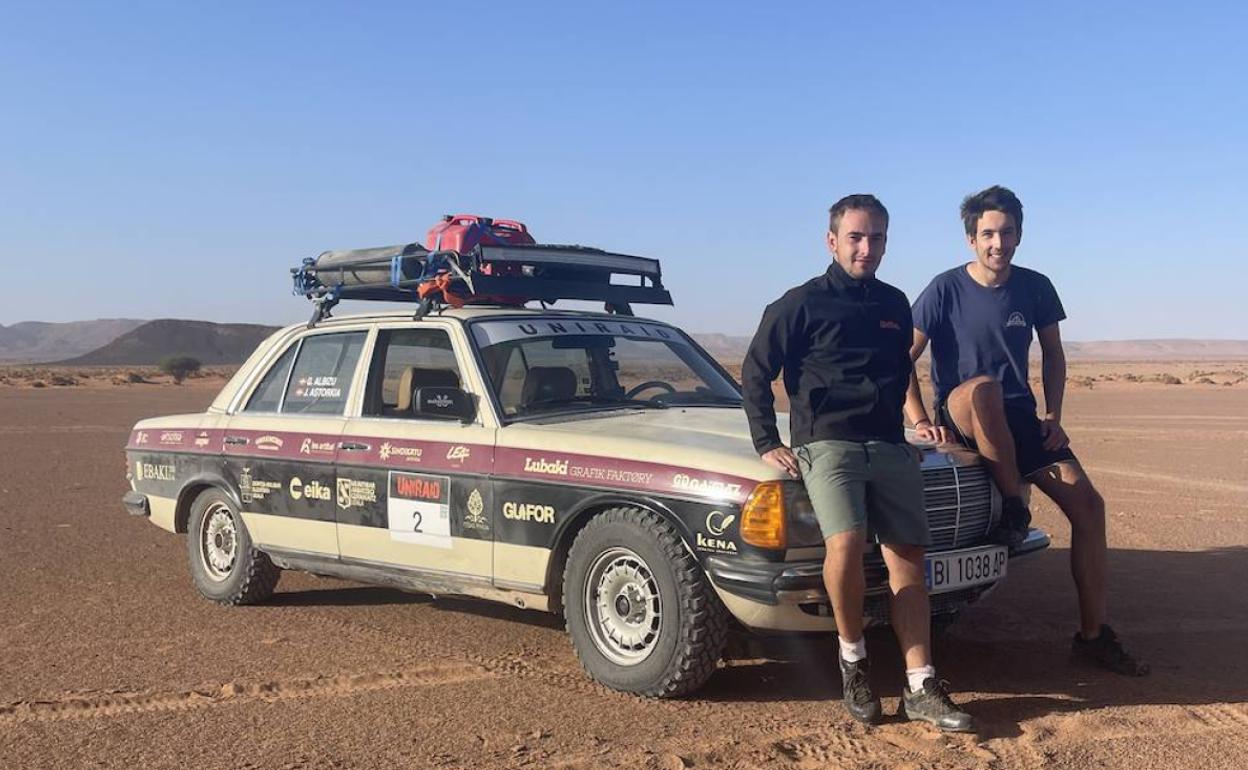 De rally solidario por Marruecos con un viejo Mercedes del 78 y sin GPS