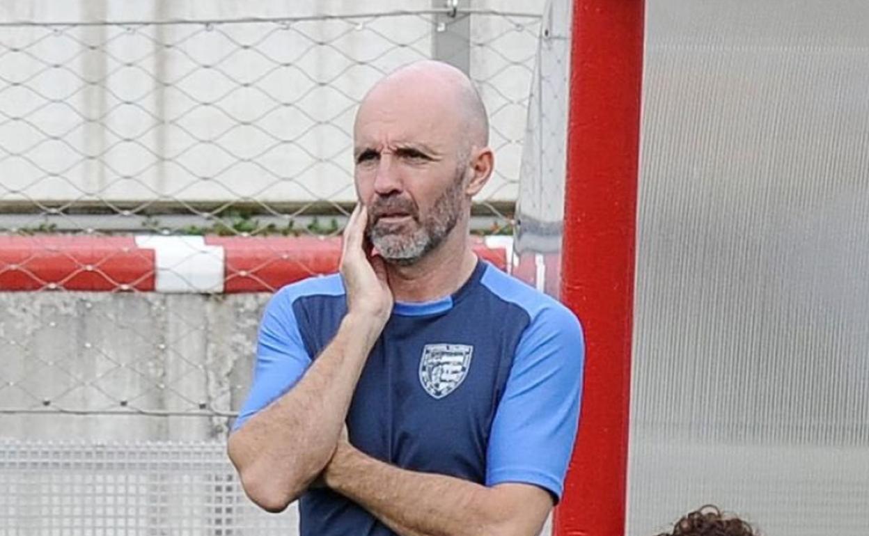 Juaristi, en el banquillo del Bizkerre. 