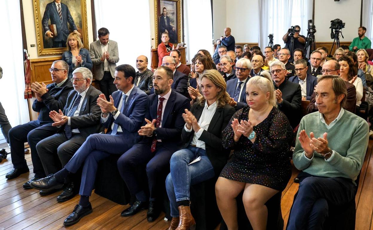 Véronique Caplanne, consolada por Denis Itxaso. 