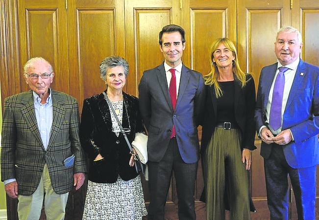 Juan López Redondo, Ofa Bezunartea, Fernando Castiella, Yenofa Arteche y Jesús Canga.