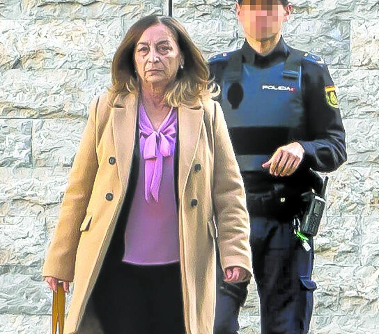 Carmen Merino llegó el lunes a la Audiencia de Santander sin esposas y sin ocultar su rostro. 