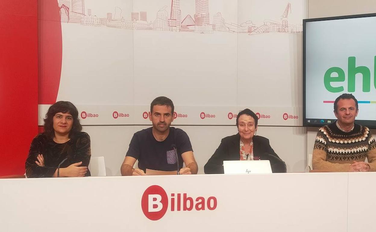 Los cuatro ediles de EH Bildu, esta mañana en la rueda de prensa