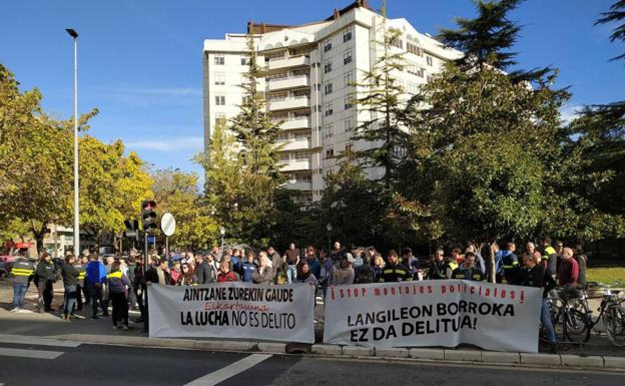 Absuelven a la trabajadora de Tubacex acusada de agredir a un ertzaina durante una movilización laboral