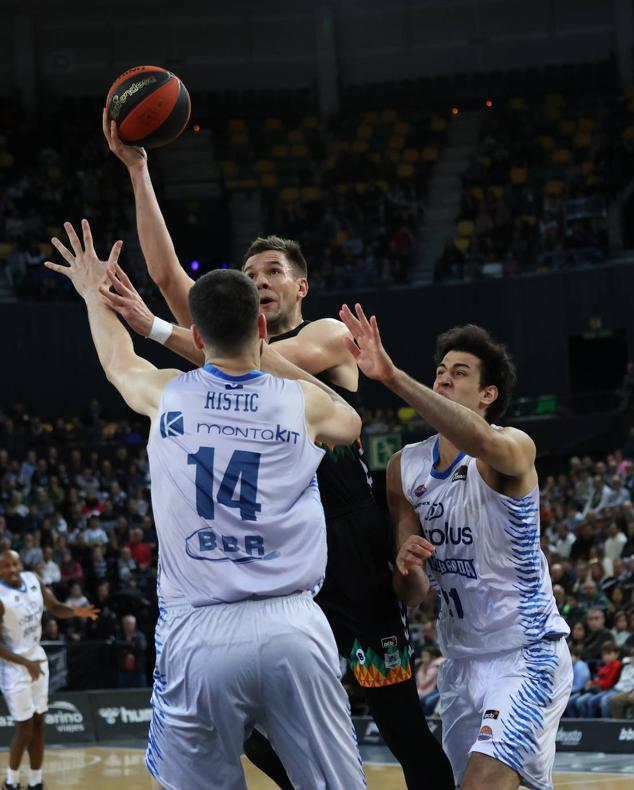 Fotos: Las mejores imágenes del Bilbao Basket frente al Fuenlabrada