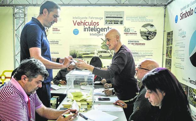 Votación para conformar el comité de empresa en la factoría de Mercedes.