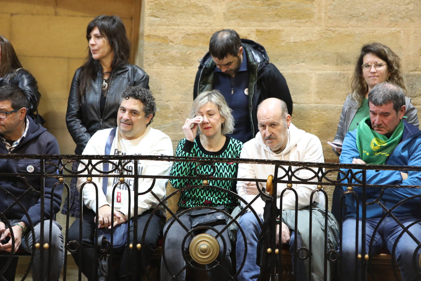 Fotos: Lágrimas de emoción entre los vecinos de Usansolo en Gernika tras aprobarse la desanexión de Galdakao