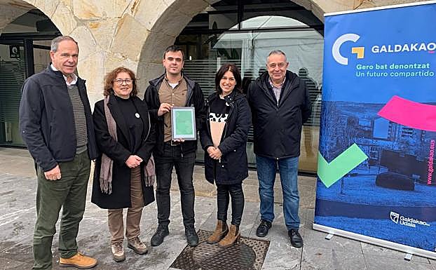 Representantes del equipo de Gobierno. En medio, el alcalde, Iñigo Hernando 