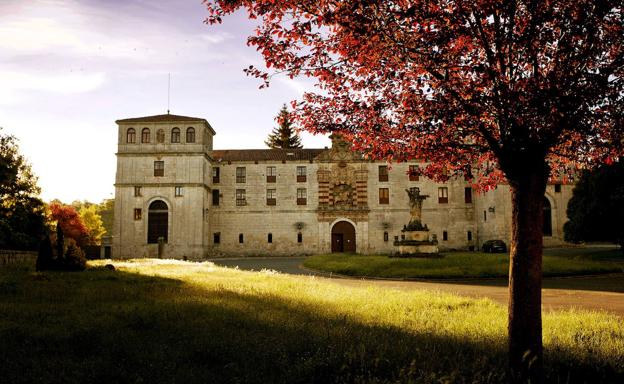 Fachada del monasterio de San Pedro de Cardeña, Burgos. 