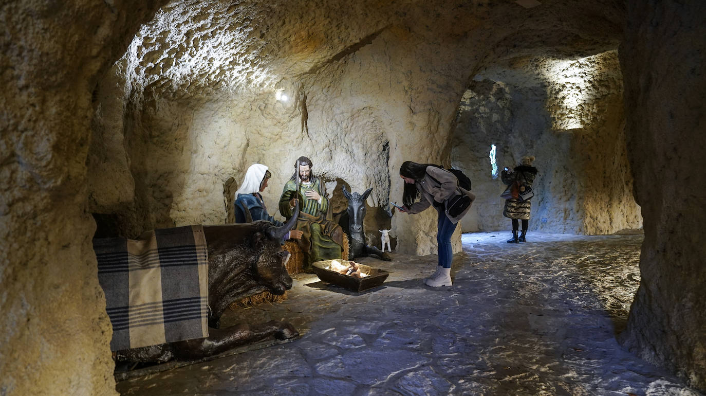 Fotos: Así ha quedado la renovada gruta del Belén de La Florida en Vitoria