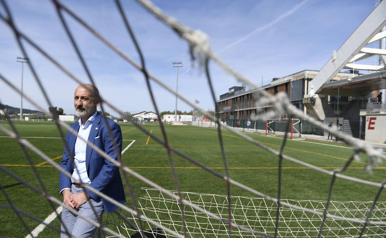 Aitor Elizegi posa en Lezama. 