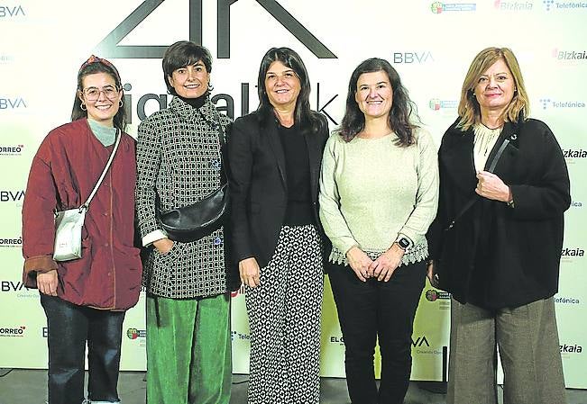 Nora Ormetxea, Elena Ascarza, Amaia Ruiz, Noemí Peña y Josune Iratxeta. 
