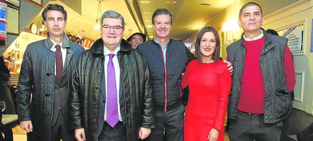 Xabier Ochandiano, Juan Mari Aburto, Boni García, Oihane Agirregoitia y José Ignacio Martínez. 