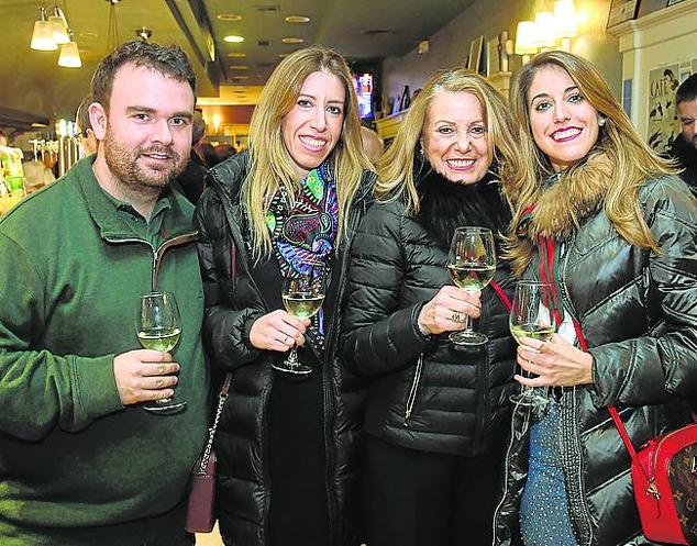 Nacho Cornejo, Laura García, Coral Olabarrieta y Juncal García. 