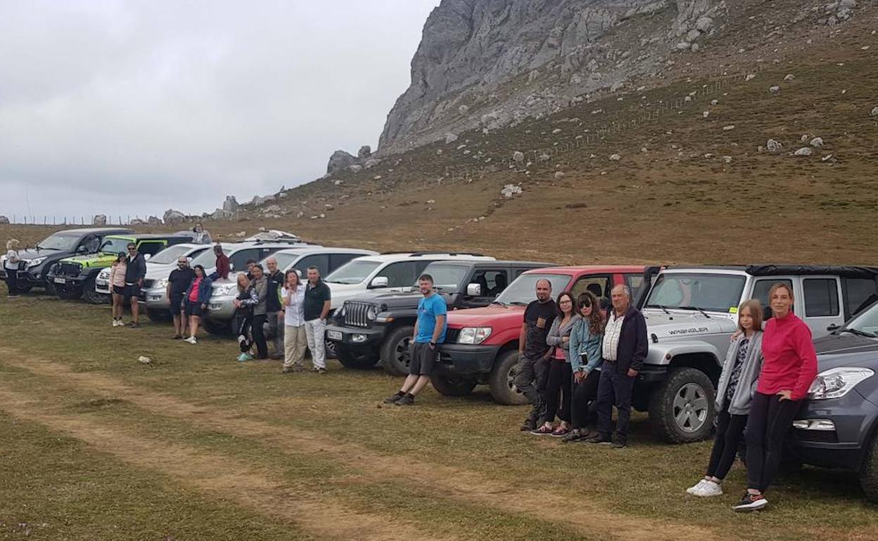 Foto de familia de los participantes a una de las excursiones.