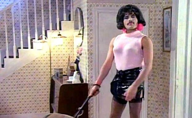 Freddie Mercury en el videoclip de 'I want to break you'