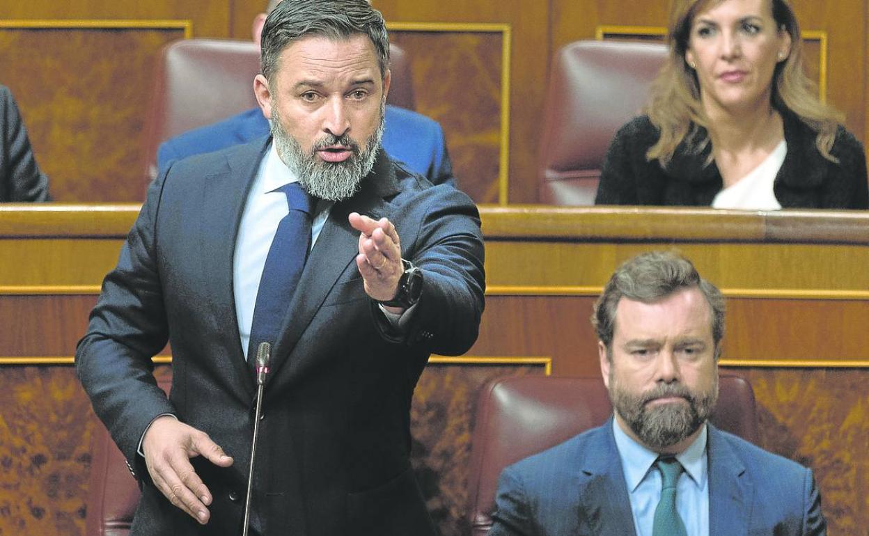 Santiago Abascal e Iván Espinosa de los Monteros, en la sesión de ayer en el Congreso.