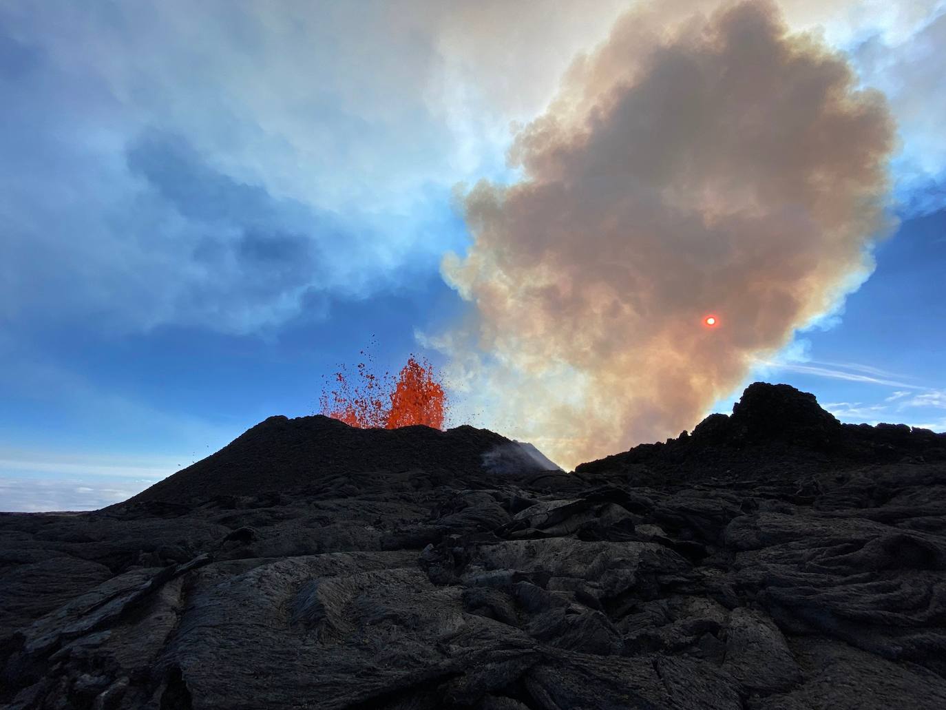 Fotos: Entra en erupción en Hawái el Mauna Loa, el volcán activo más grande del mundo