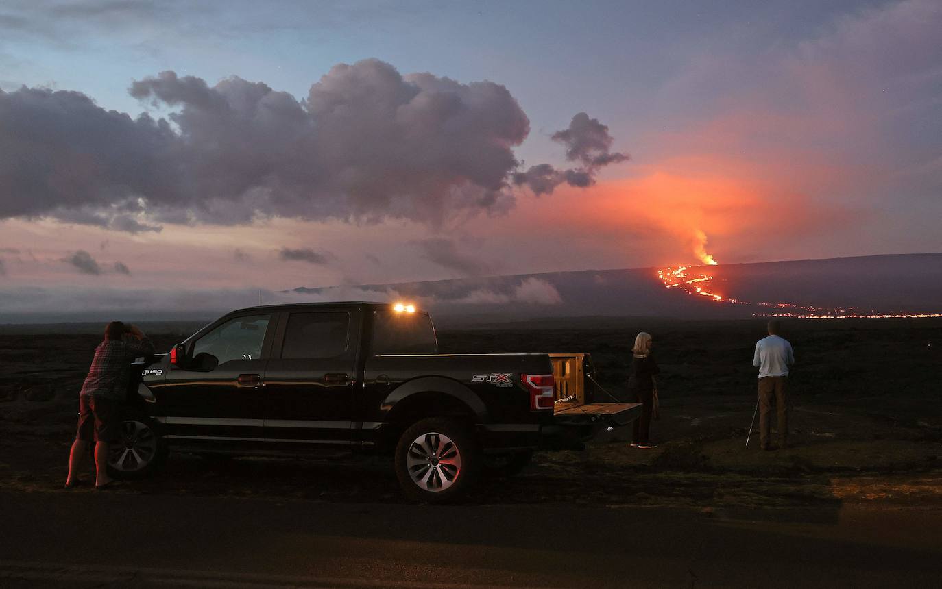 Fotos: Entra en erupción en Hawái el Mauna Loa, el volcán activo más grande del mundo