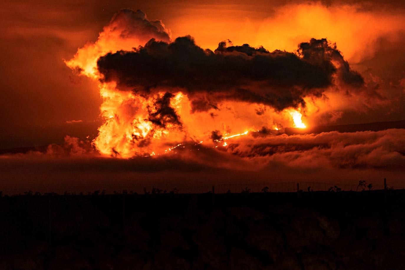 Fotos: Entra en erupción en Hawái el Mauna Loa, el volcán activo más grande del mundo