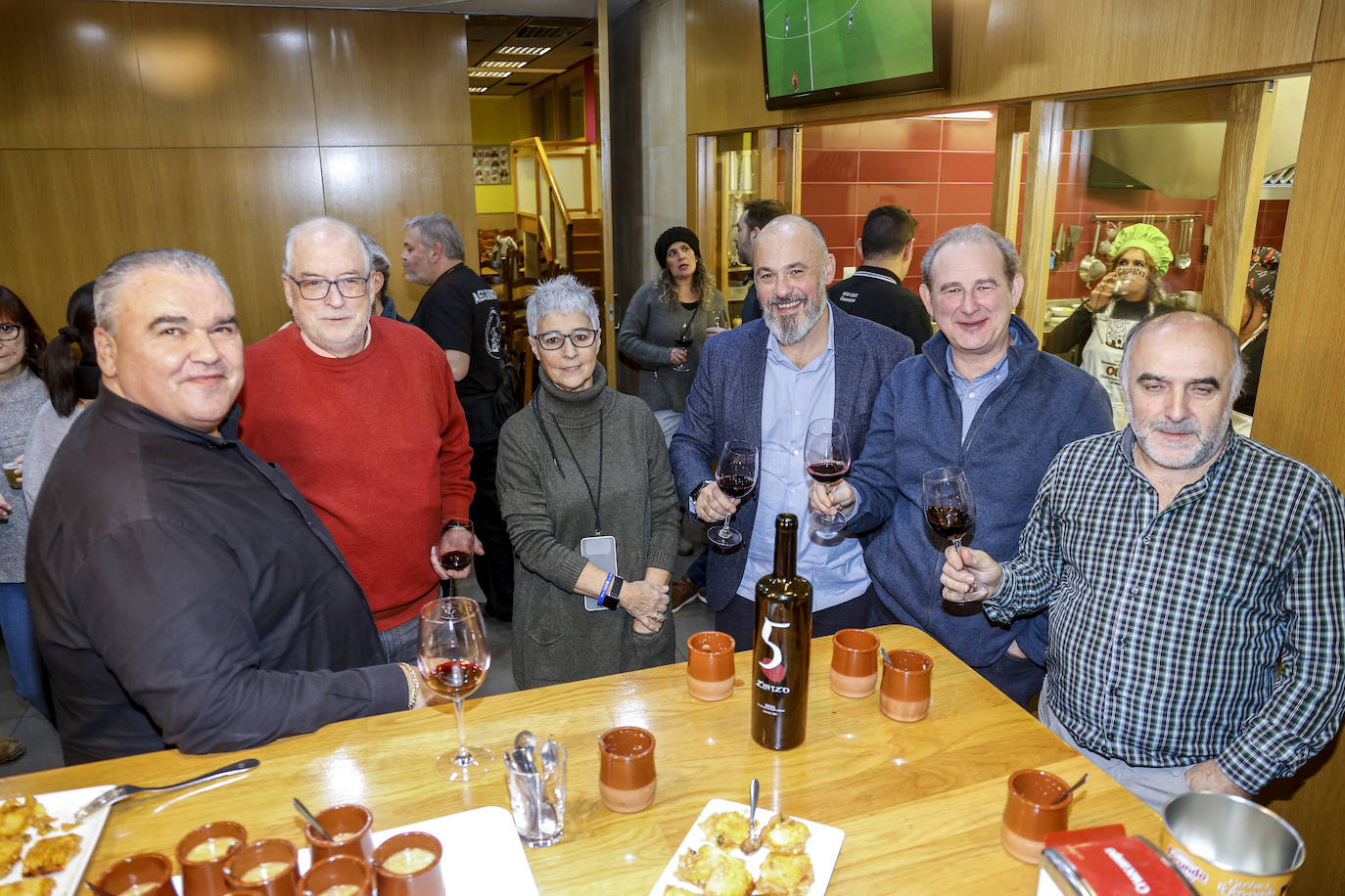 Foto de familia de la sociedad gastronómica Gaupatxa. 