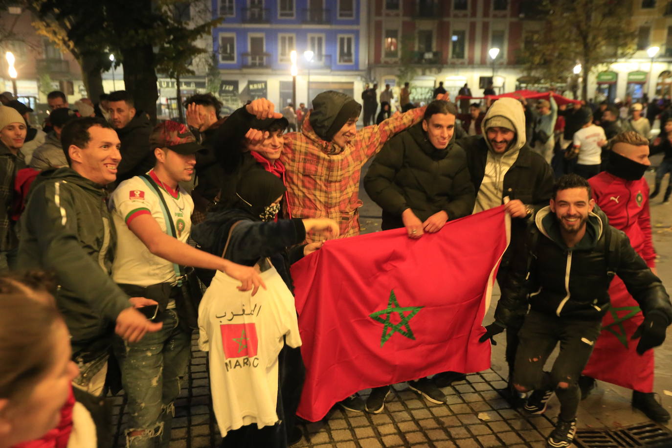 Fotos: La fiesta de la afición marroquí en Bilbao tras el pase a semifinales del Mundial de su selección