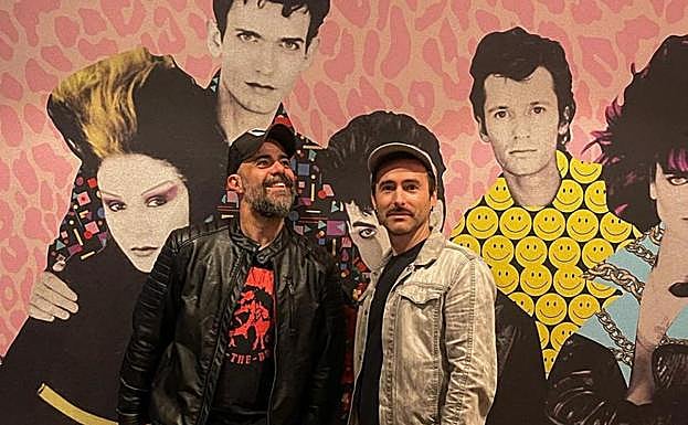 Imagen principal - David Pereda, Peredius, y su compadre David Pejenaute, alias DJ Peje.; los alaveses que hacen bailar a los madrileños. En la última imagen, Peredius con Axel Pi, de Sidonie.