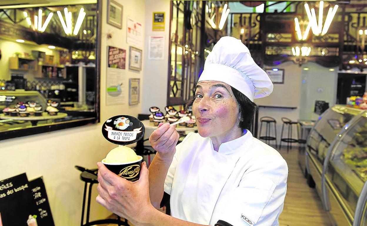 Innovación. Esther Ortiz tomó el relevo de su padre y ha situado la heladería Nossi-Bé, en Bilbao, entre las diez mejores del mundo. 